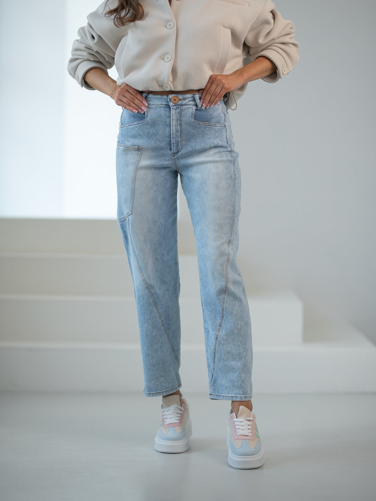 Mom-Hose mit Ziertaschen