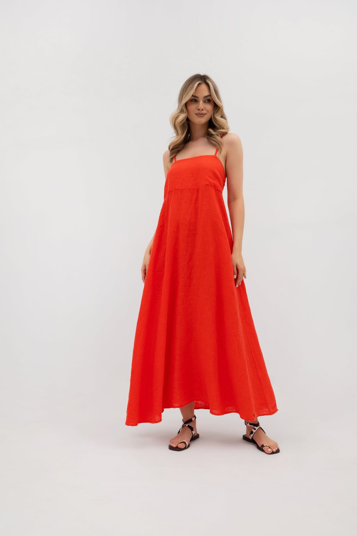 Linen maxi dress with straps – flared and airy
