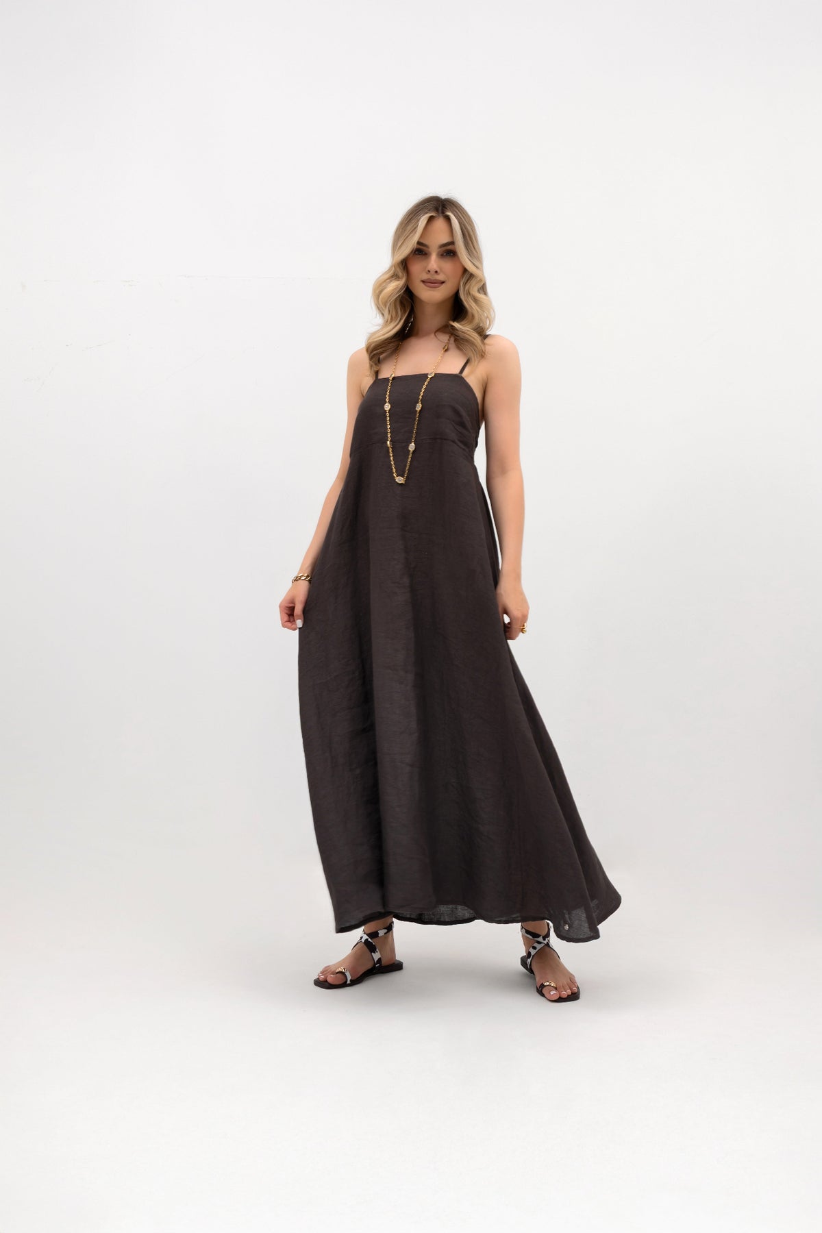 Linen maxi dress with straps – flared and airy