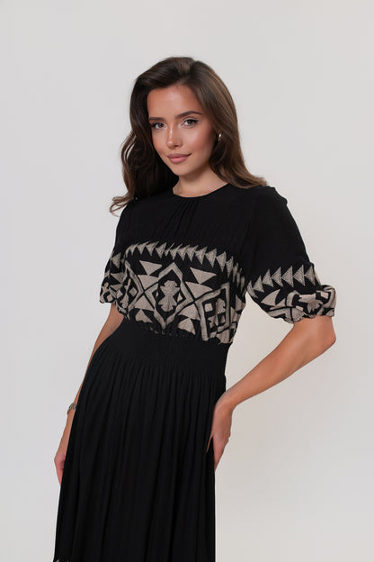 AMBRA Sukienka haftowana midi