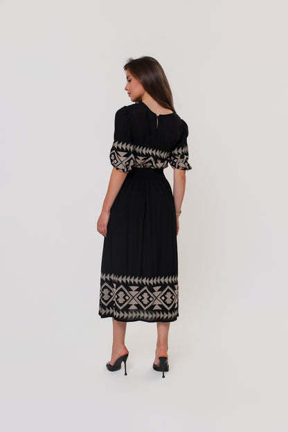 AMBRA Sukienka haftowana midi