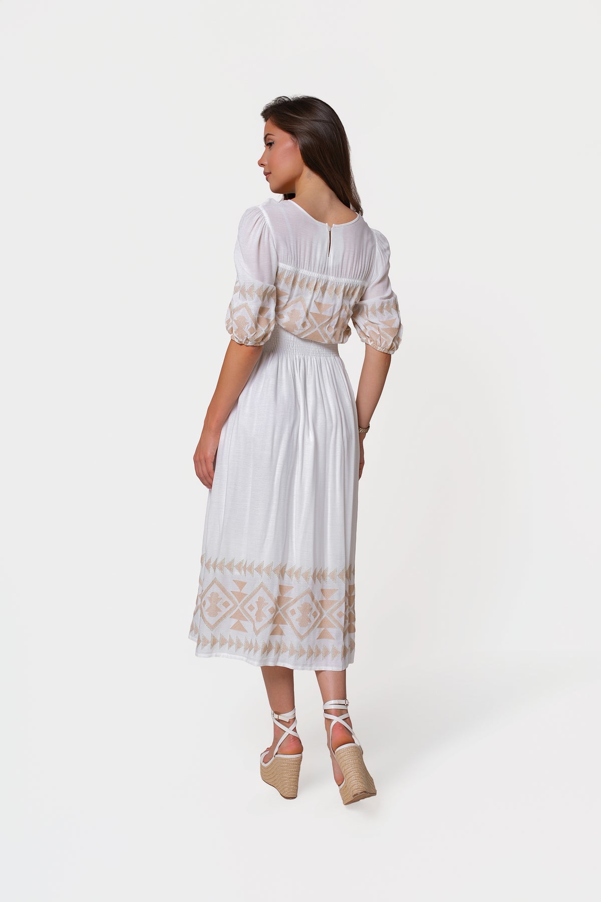 AMBRA Sukienka haftowana midi