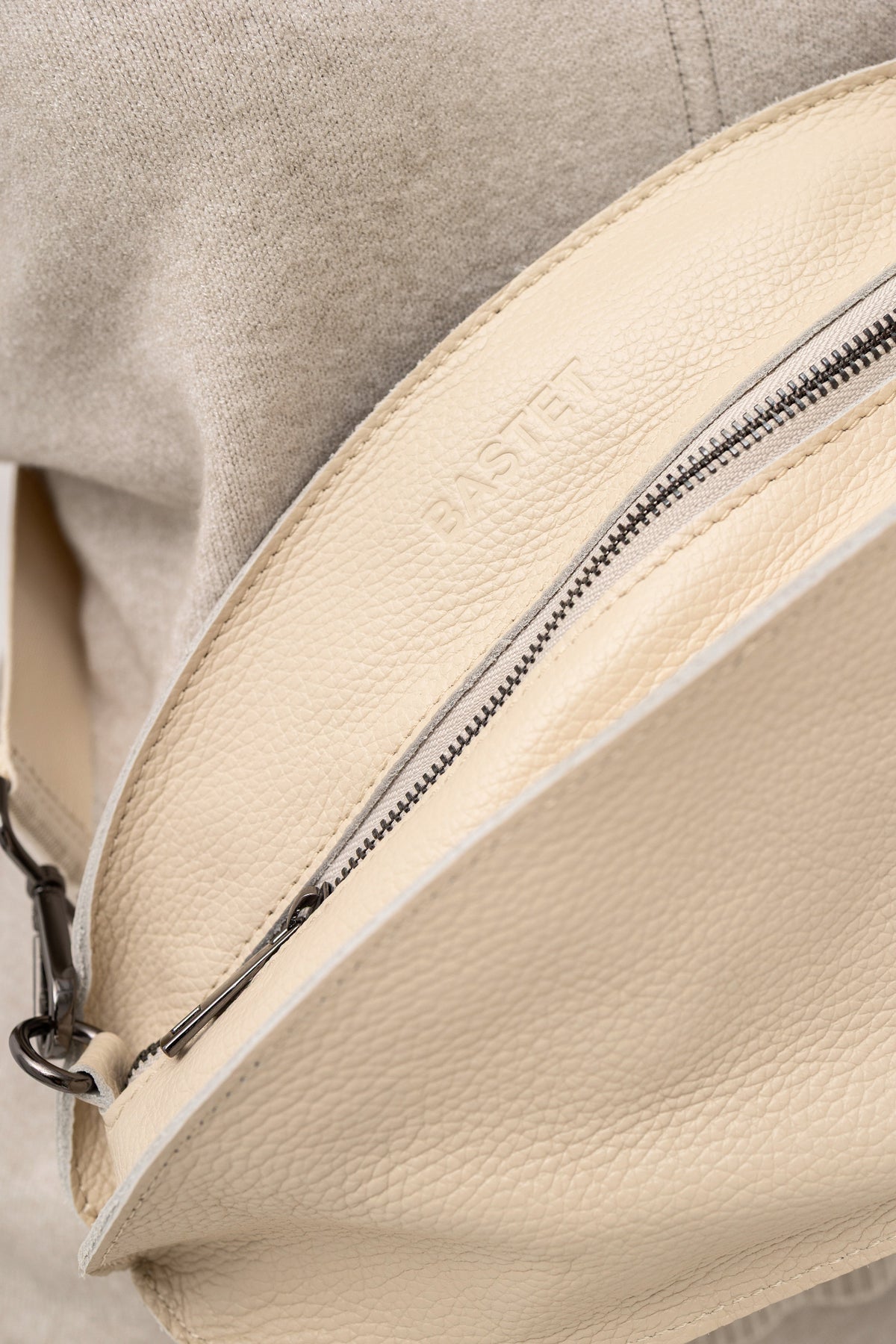 Skórzana nerka - Bastet by Agnieszka Włodarczyk