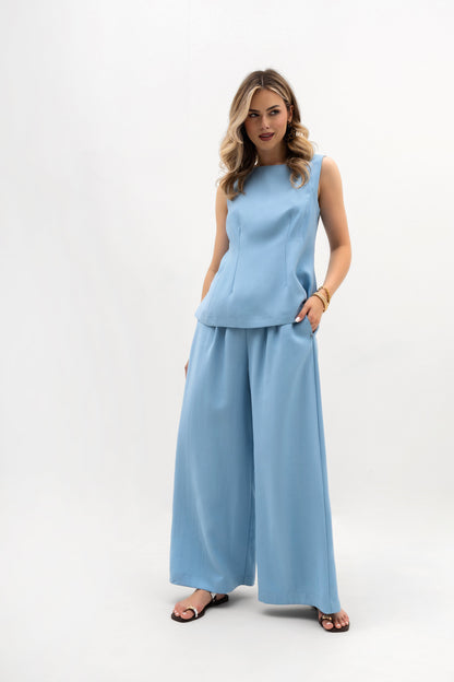Women's wide trousers with pleats - elegant design with elastic waistband