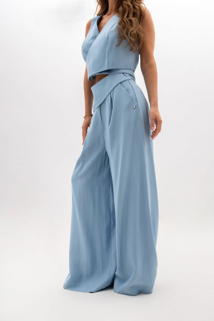 Women's trousers with a decorative belt and wide legs