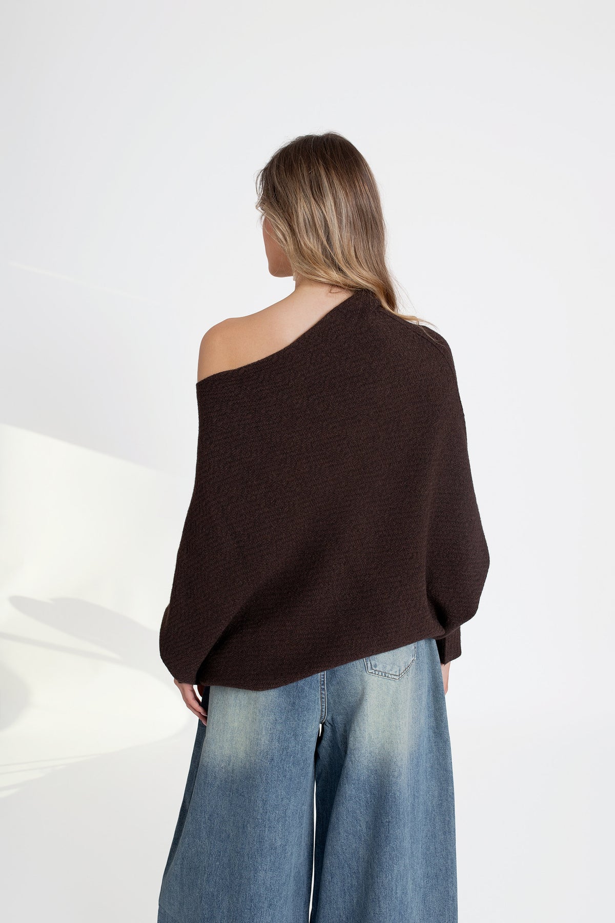 ALMA Sweter damski asymetryczny oversize