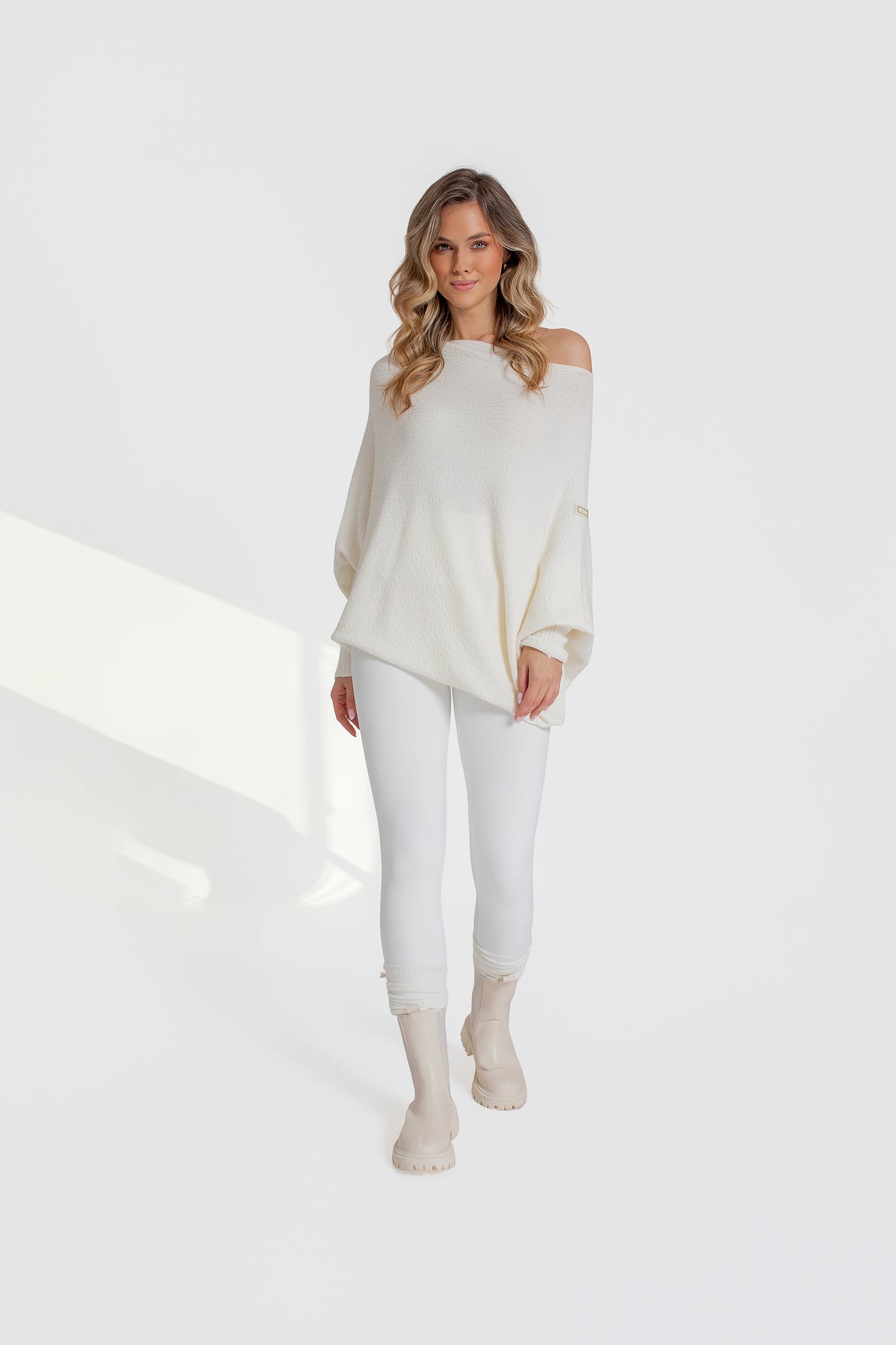 ALMA Sweter damski asymetryczny oversize