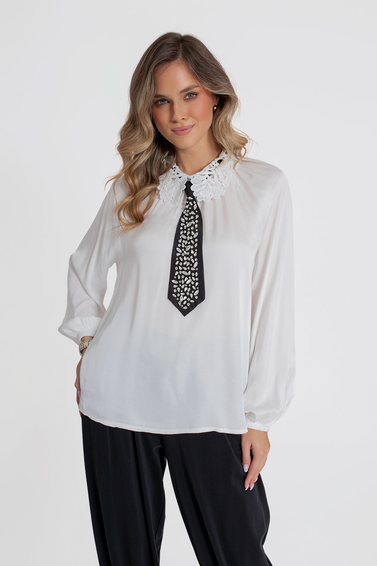 FLAVIA Bluzka z satyny wiskozowej z koronkowym kołnierzem