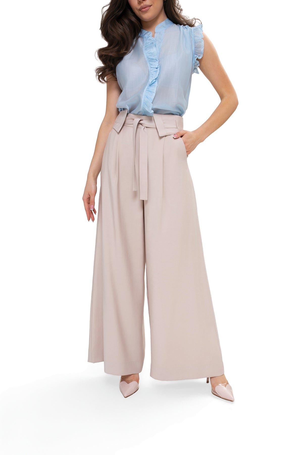 Wide trousers with pleats and a belt – an elegant viscose design