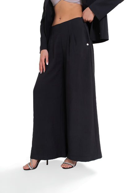 Women's wide trousers with pleats - elegant design with elastic waistband