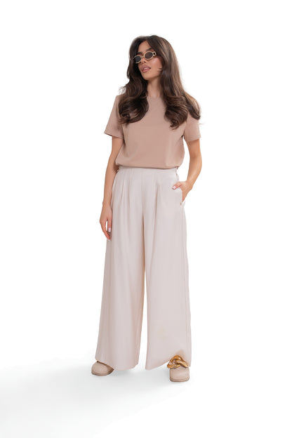 Women's wide trousers with pleats - elegant design with elastic waistband