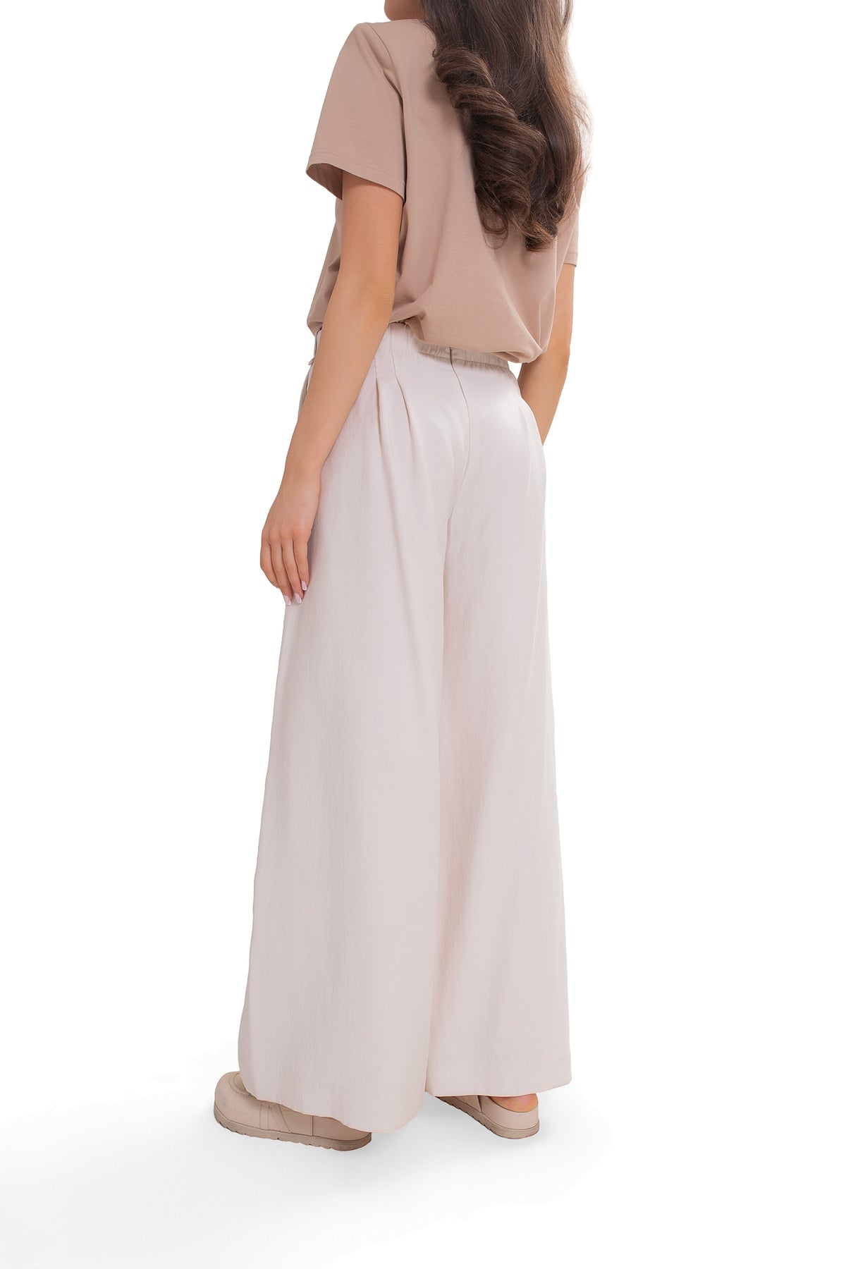 Women's wide trousers with pleats - elegant design with elastic waistband
