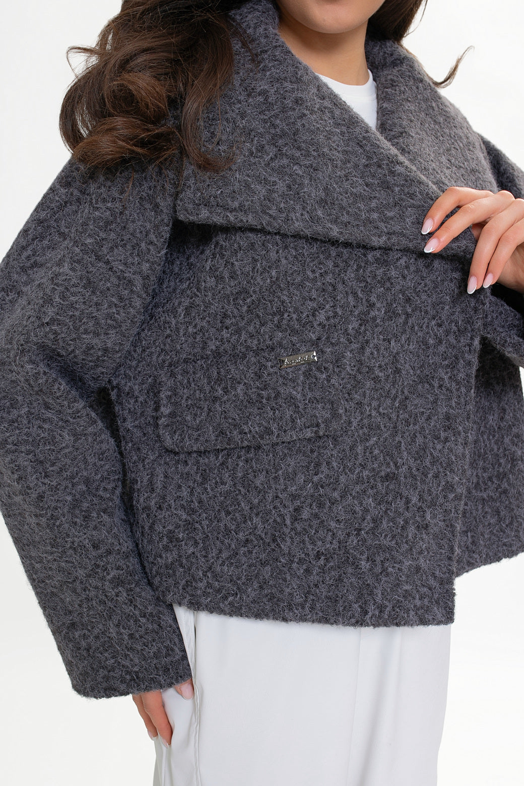 Kurtka damska z wysoką stójką i klapami – elegancka, kimono