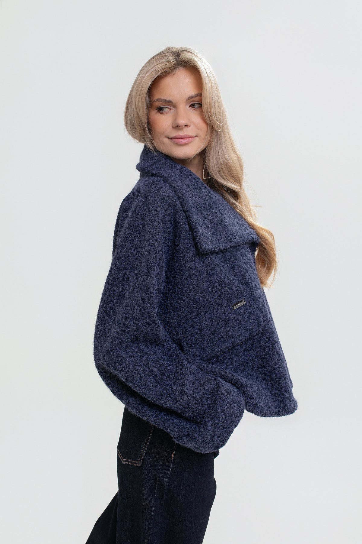 Kurtka damska z wysoką stójką i klapami – elegancka, kimono