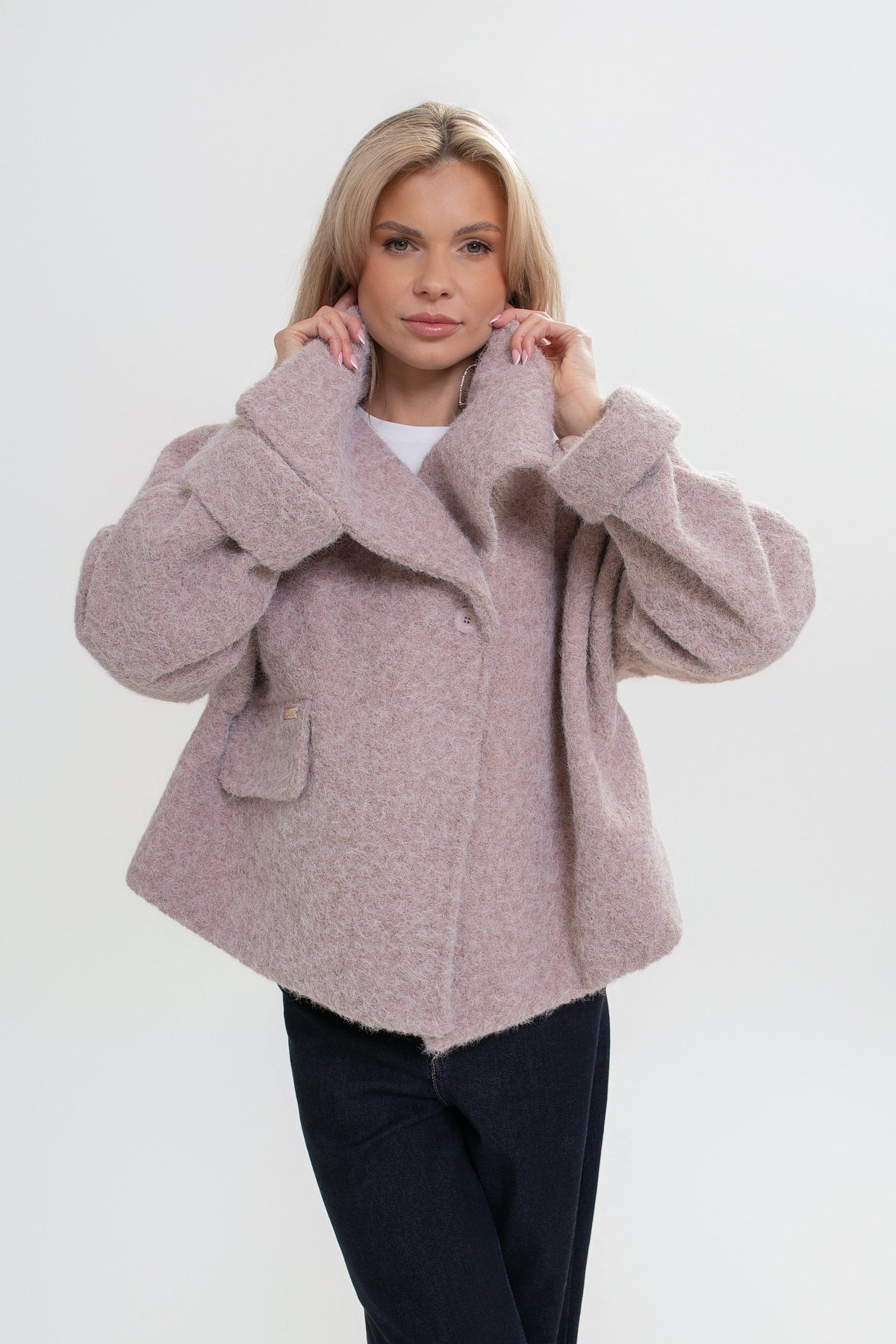 Kurtka damska z wysoką stójką i klapami – elegancka, kimono