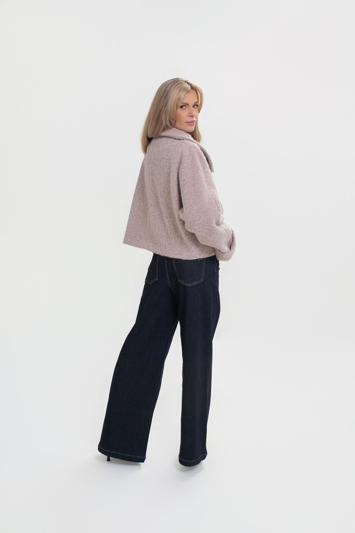 Kurtka damska z wysoką stójką i klapami – elegancka, kimono
