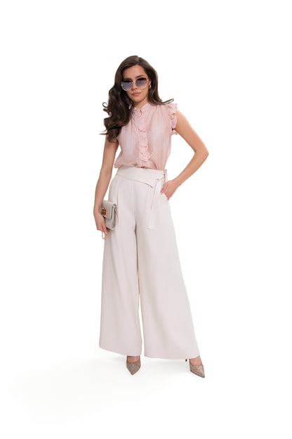 Wide trousers with pleats and a belt – an elegant viscose design