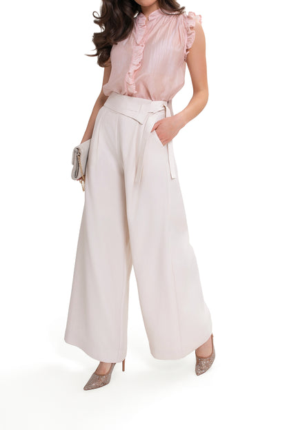 Wide trousers with pleats and a belt – an elegant viscose design