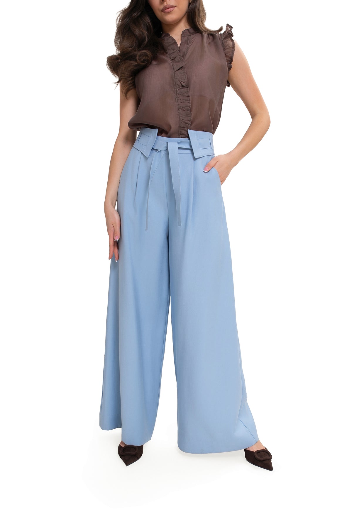 Wide trousers with pleats and a belt – an elegant viscose design
