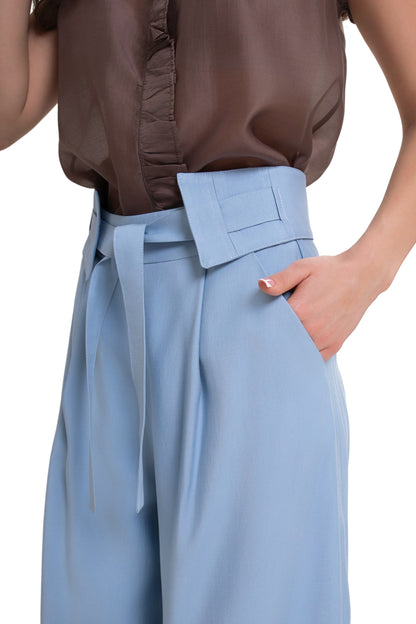 Wide trousers with pleats and a belt – an elegant viscose design