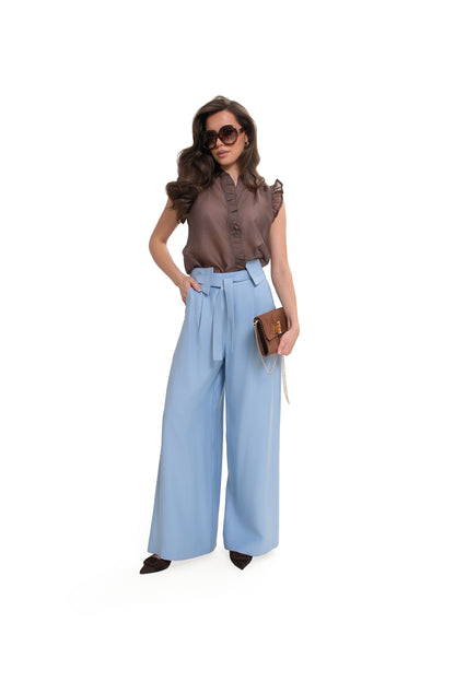 Wide trousers with pleats and a belt – an elegant viscose design