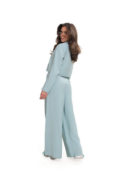 Wide trousers with pleats and a belt – an elegant viscose design