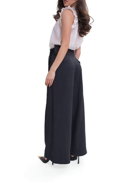 Wide trousers with pleats and a belt – an elegant viscose design