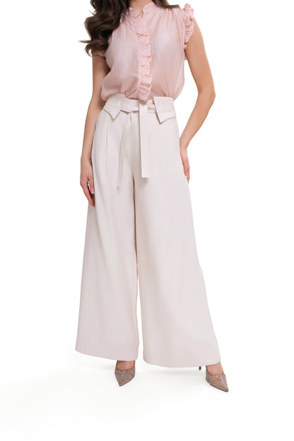 Wide trousers with pleats and a belt – an elegant viscose design