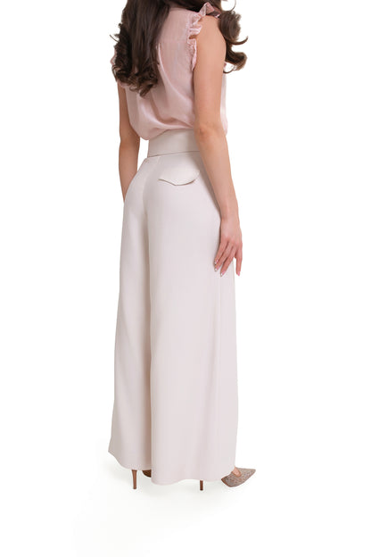 Wide trousers with pleats and a belt – an elegant viscose design