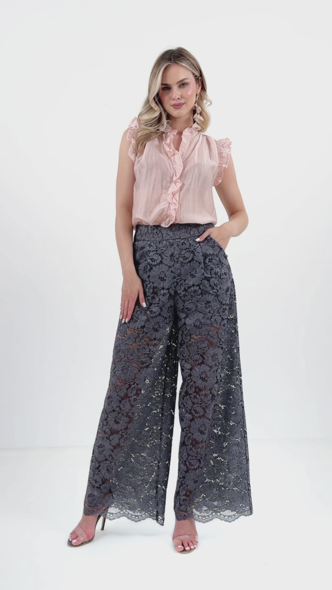 Loose lace trousers with pockets and elastic waist