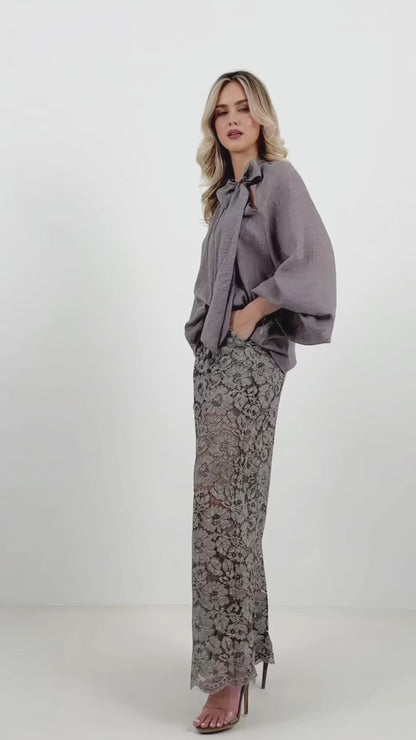 Loose lace trousers with pockets and elastic waist