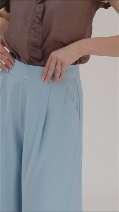 Wide trousers with pleats and a belt – an elegant viscose design